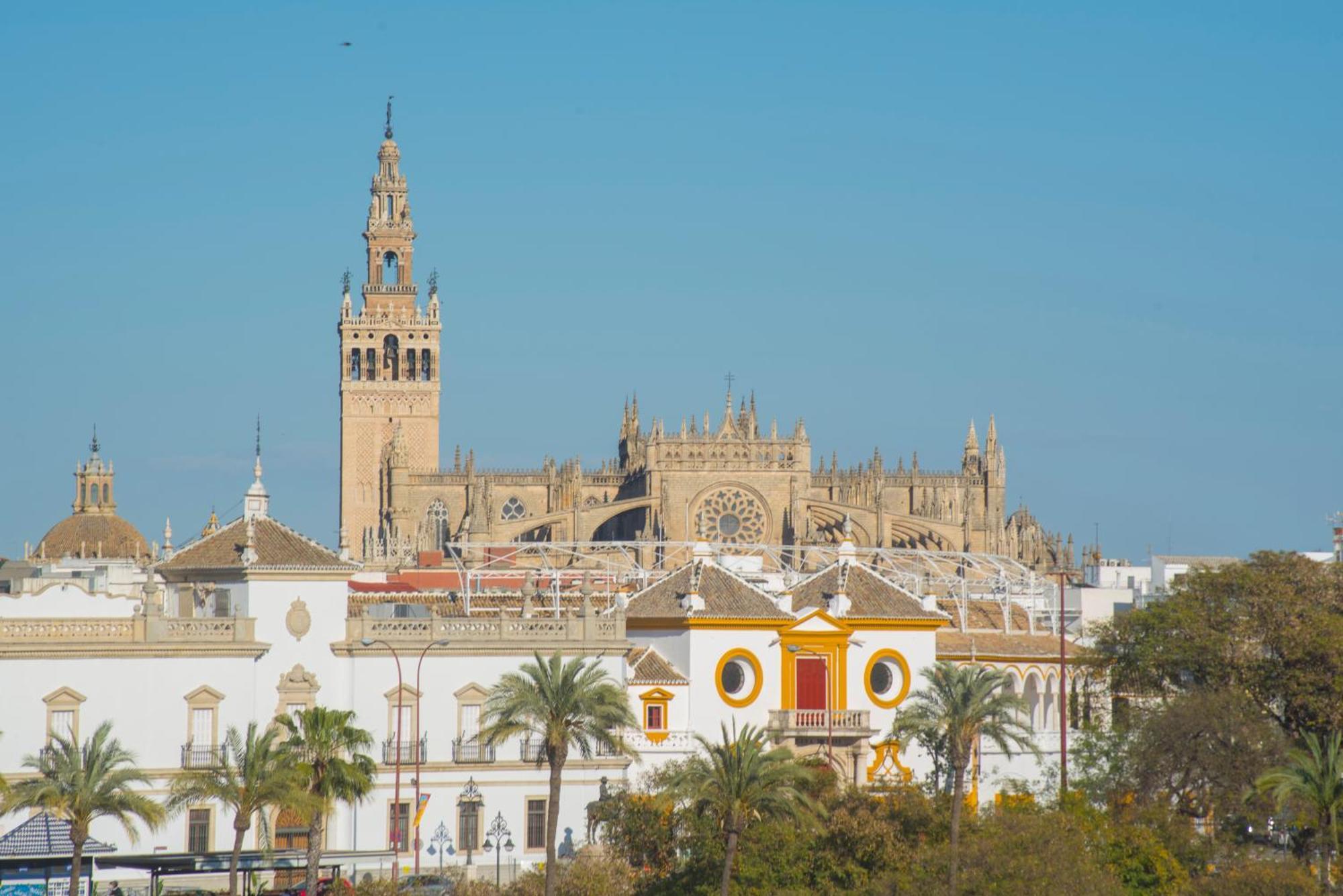 Apartamentos Luxury Puente De Triana Siviglia Esterno foto