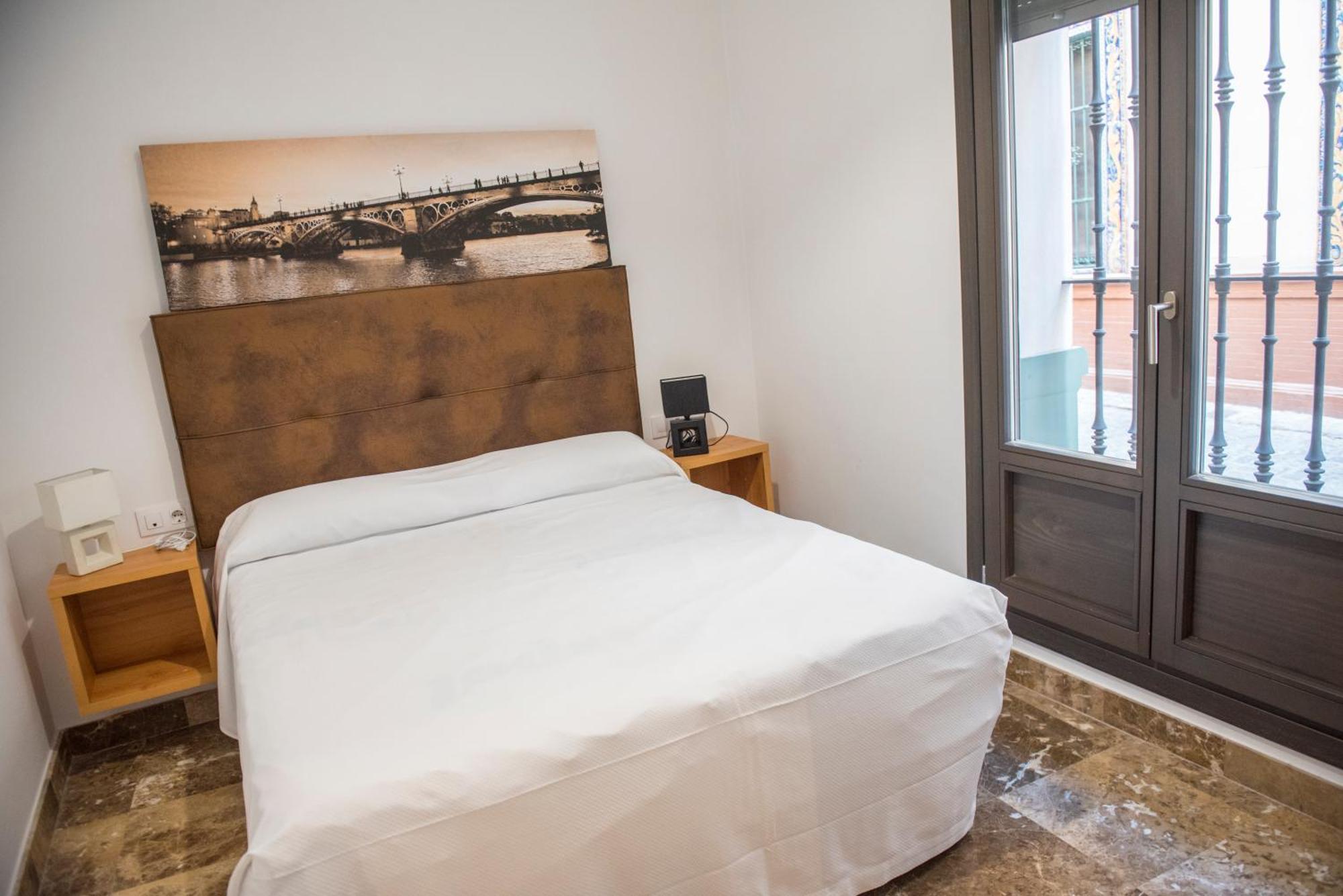 Apartamentos Luxury Puente De Triana Siviglia Esterno foto