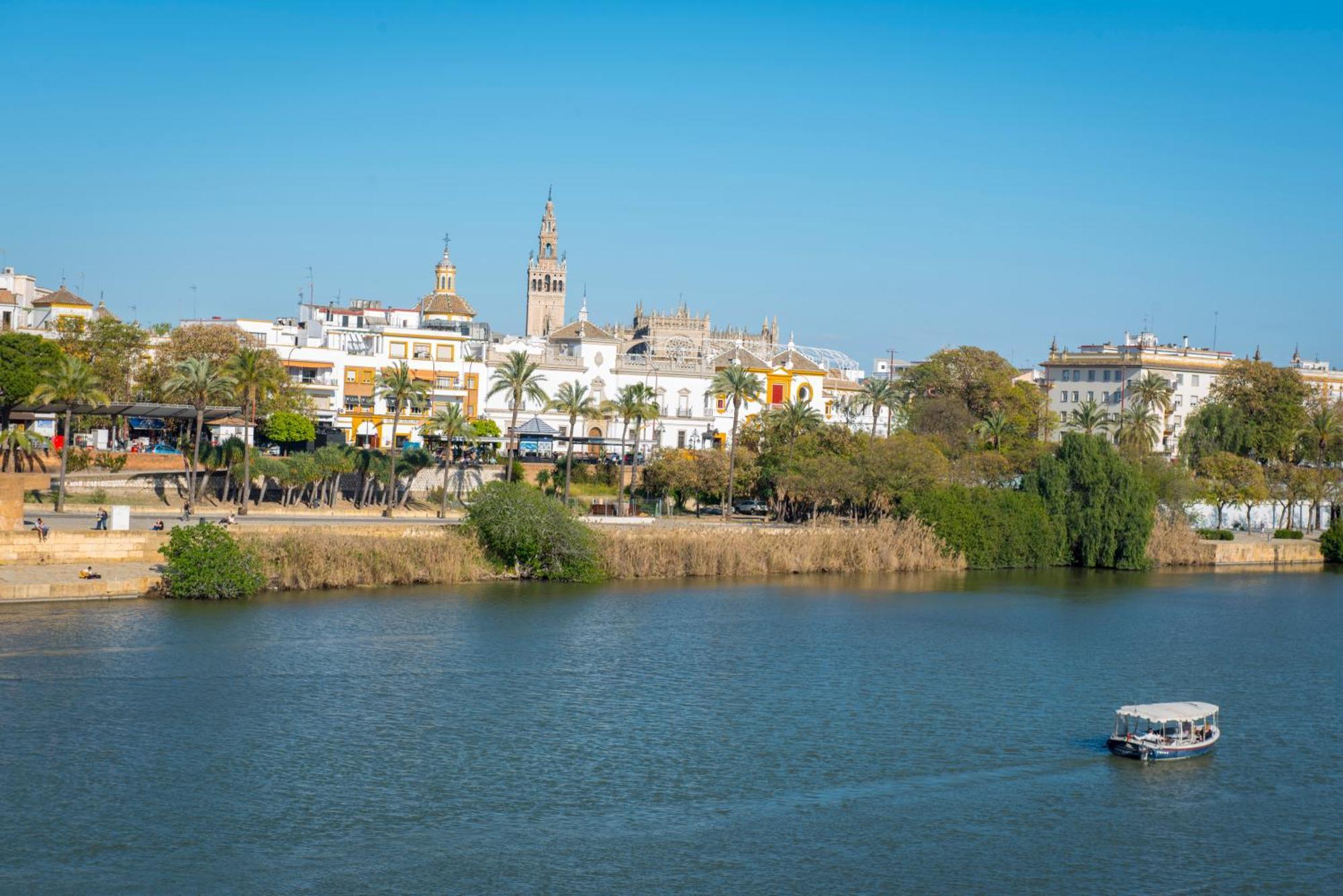 Apartamentos Luxury Puente De Triana Siviglia Esterno foto