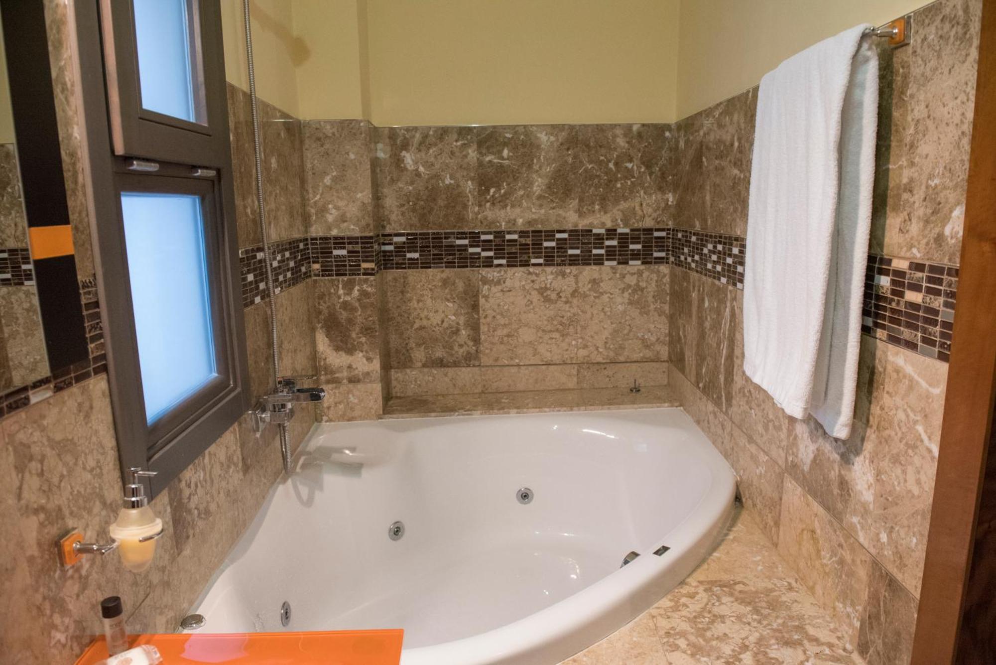 Apartamentos Luxury Puente De Triana Siviglia Esterno foto