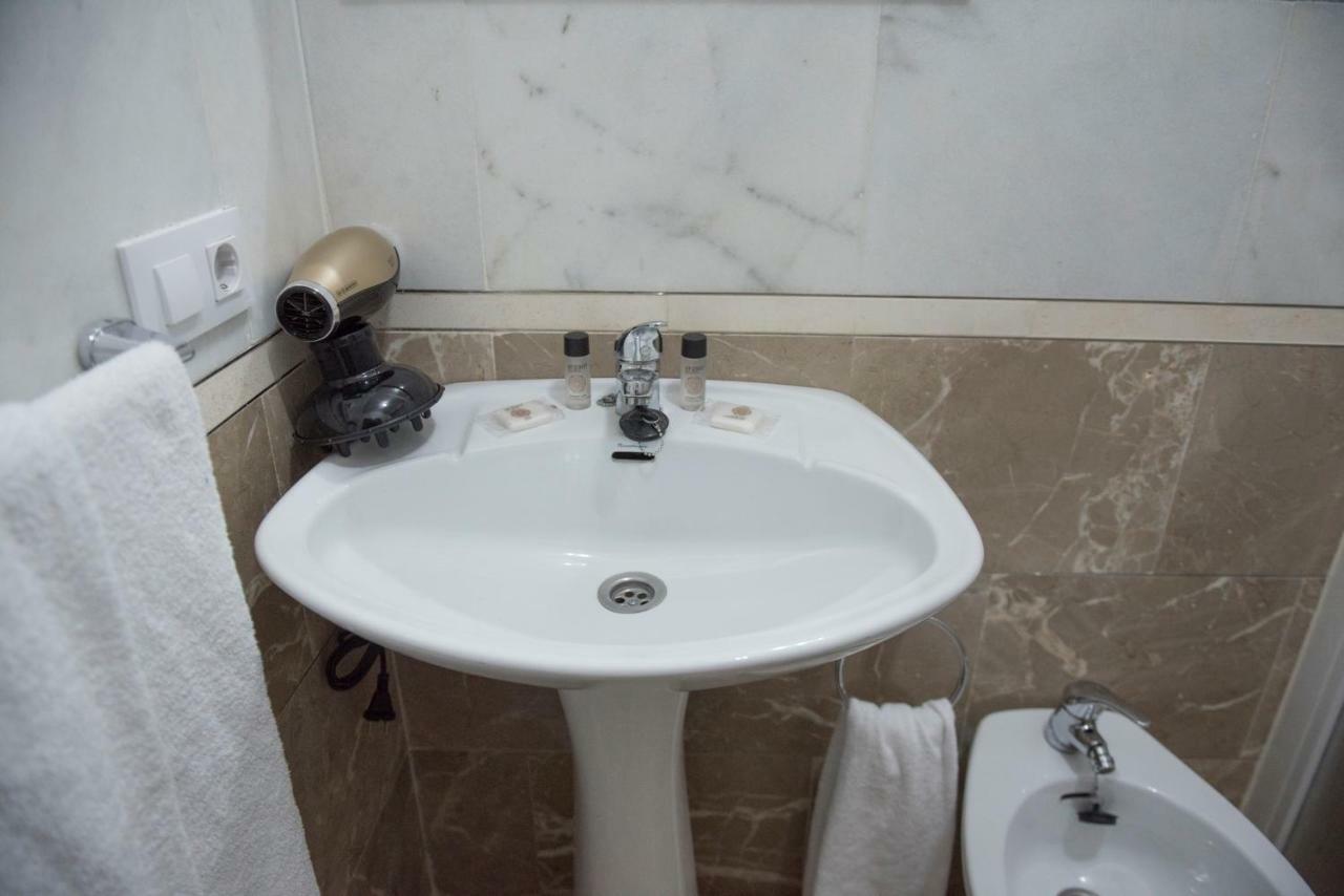 Apartamentos Luxury Puente De Triana Siviglia Esterno foto