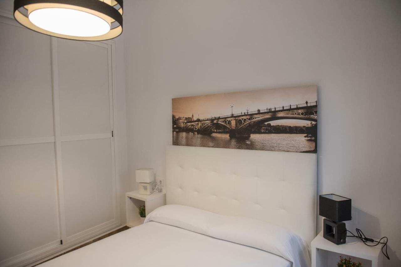 Apartamentos Luxury Puente De Triana Siviglia Esterno foto
