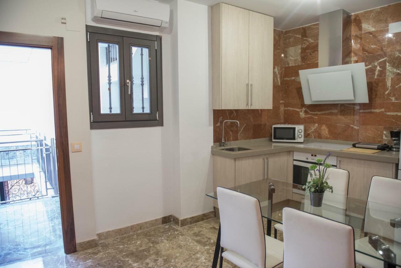 Apartamentos Luxury Puente De Triana Siviglia Esterno foto