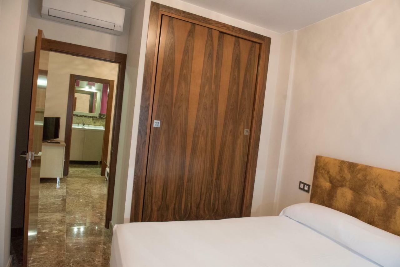 Apartamentos Luxury Puente De Triana Siviglia Esterno foto